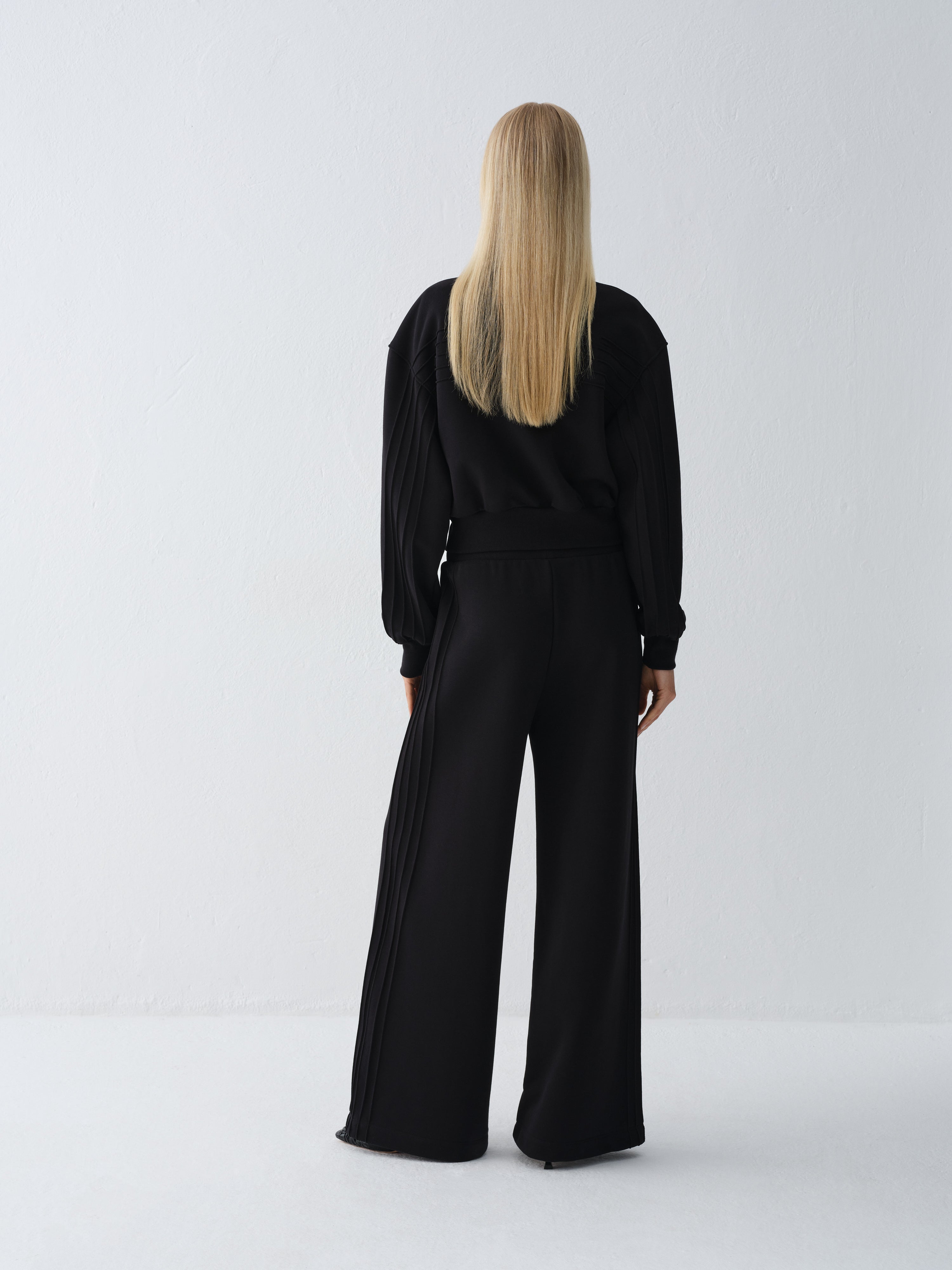 PIN BLACK ZIP-UP HOODIE