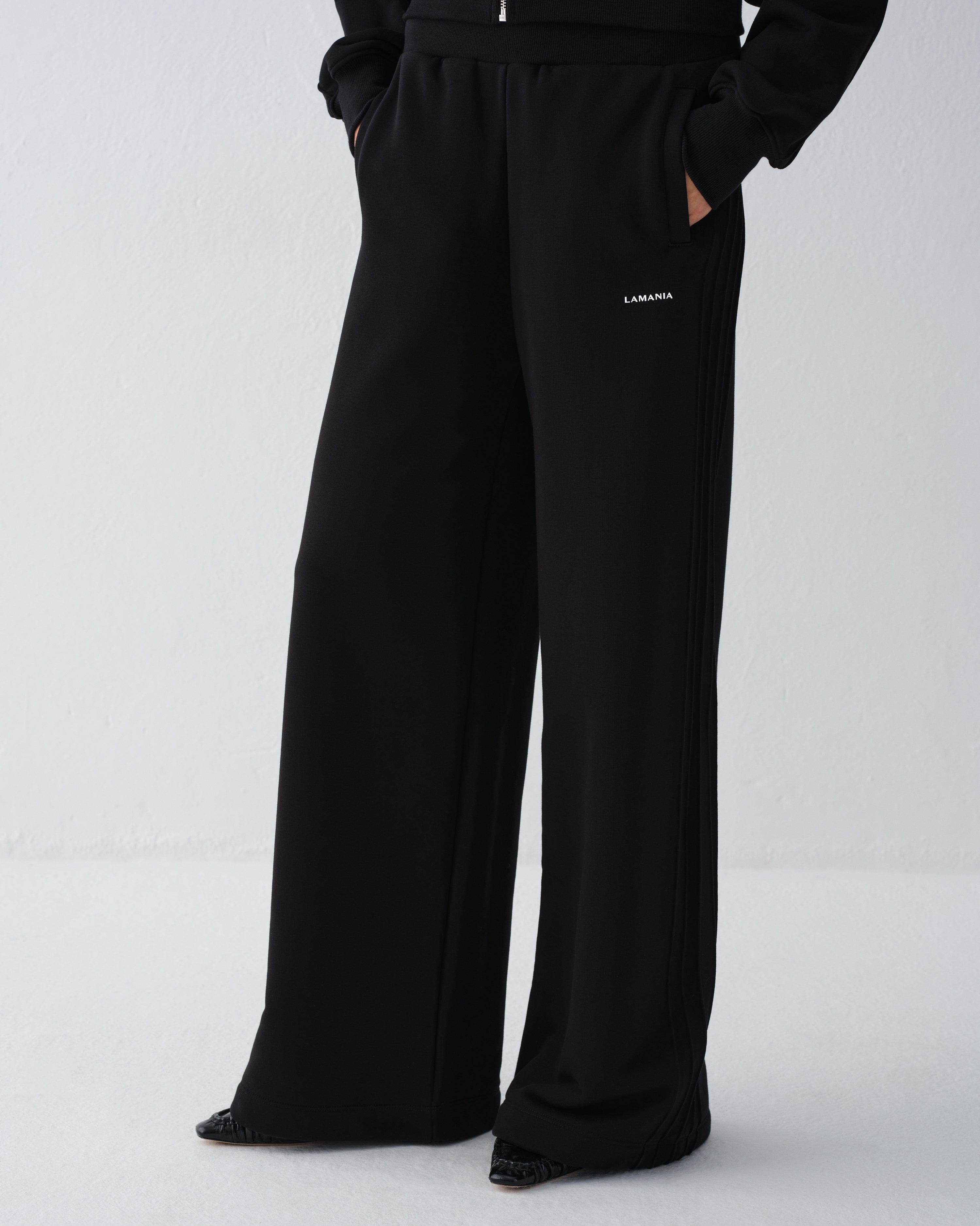 TUCK BLACK SWEATPANTS