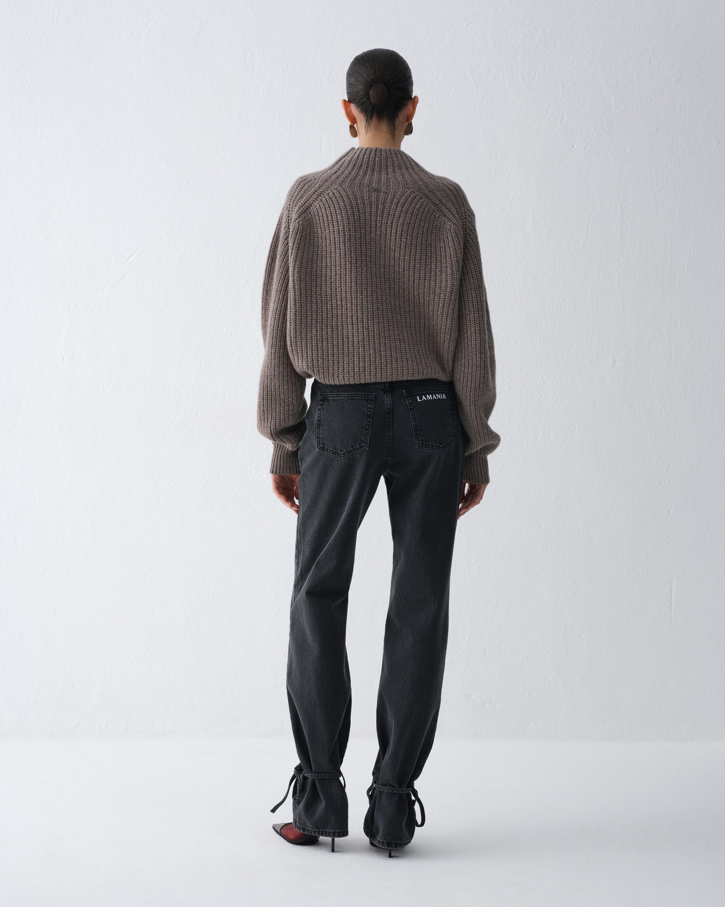 JEANSY ETZI BLACK