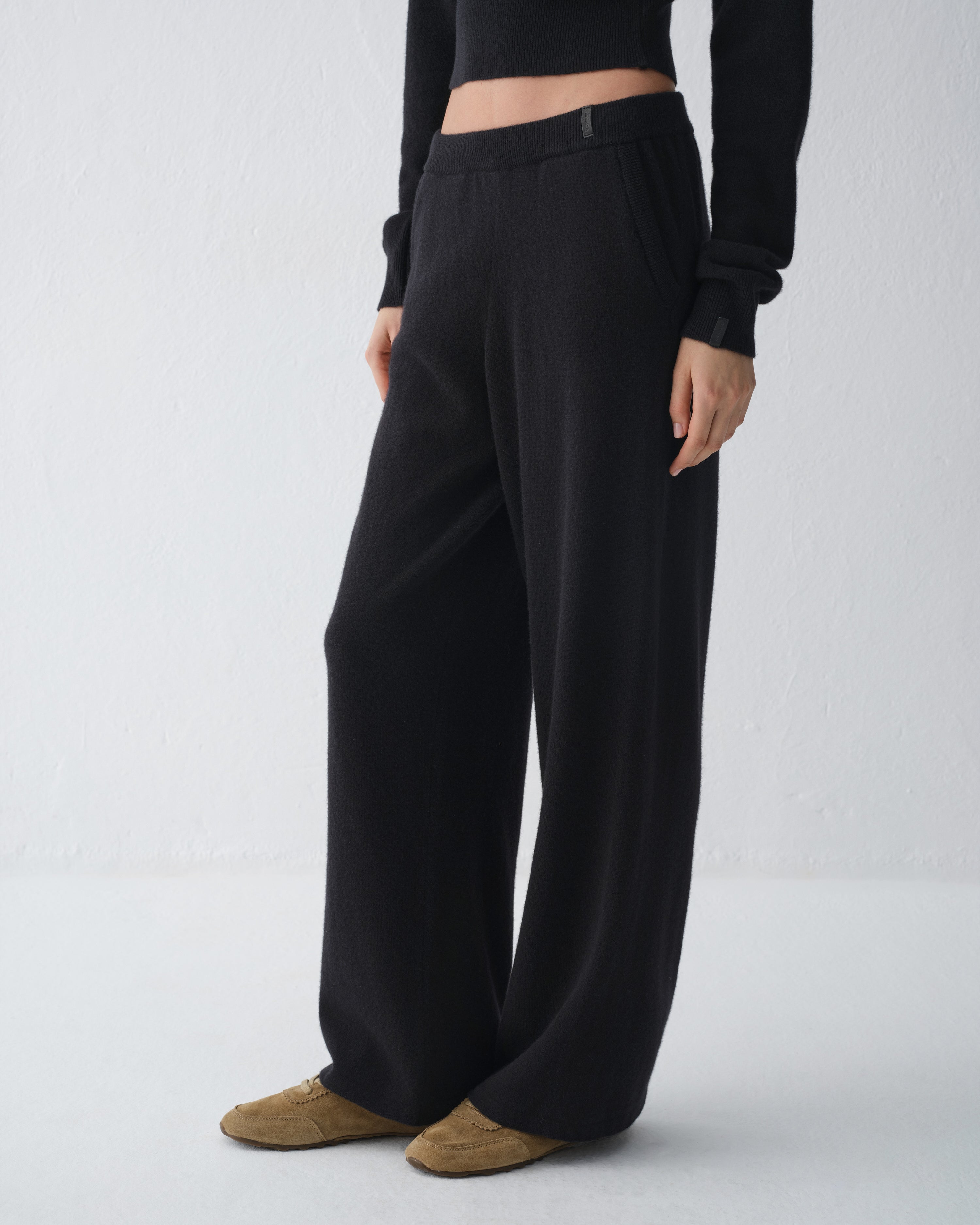 CLAUS BLACK SWEATPANTS