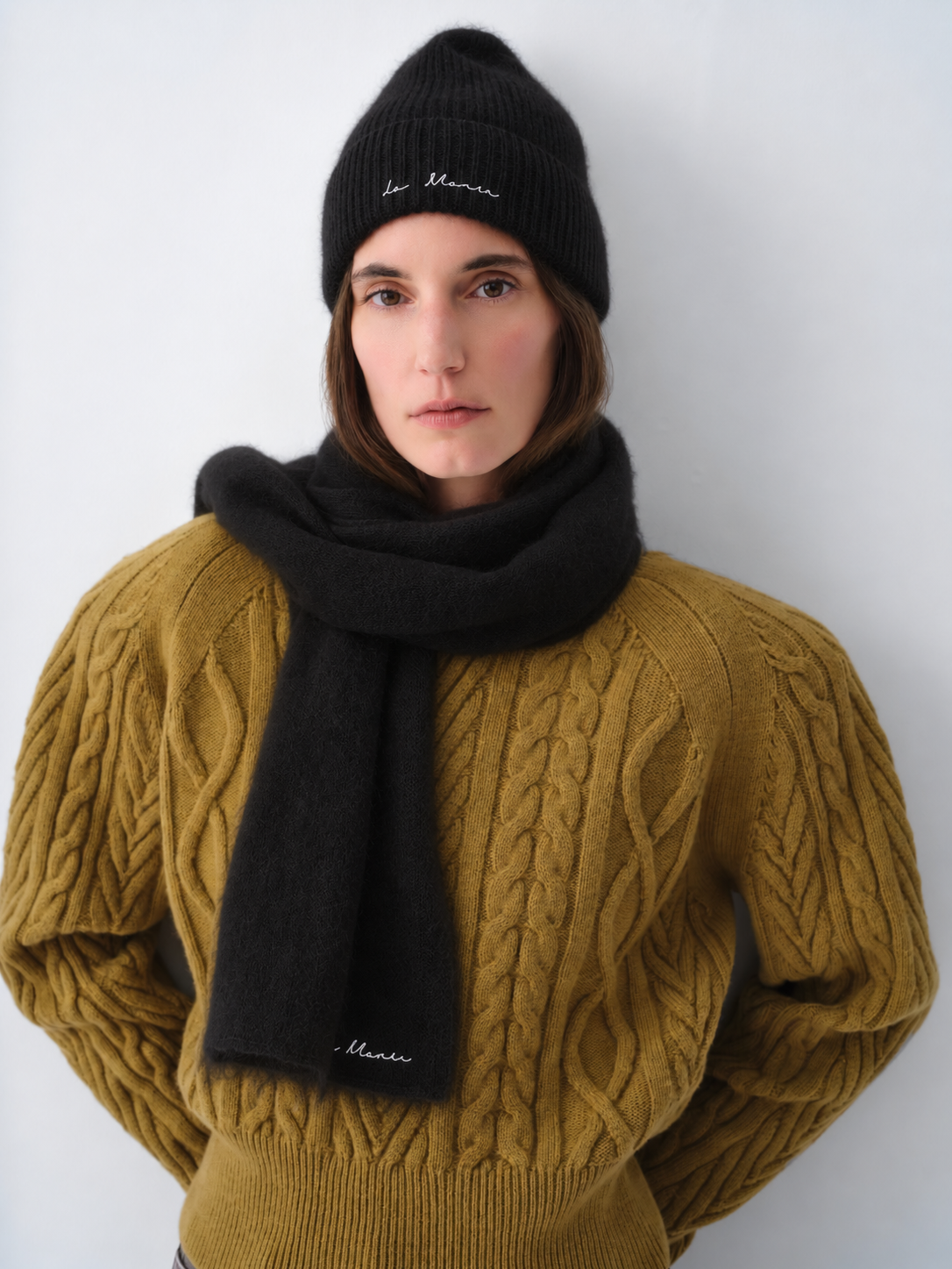 NEVE BLACK SCARF