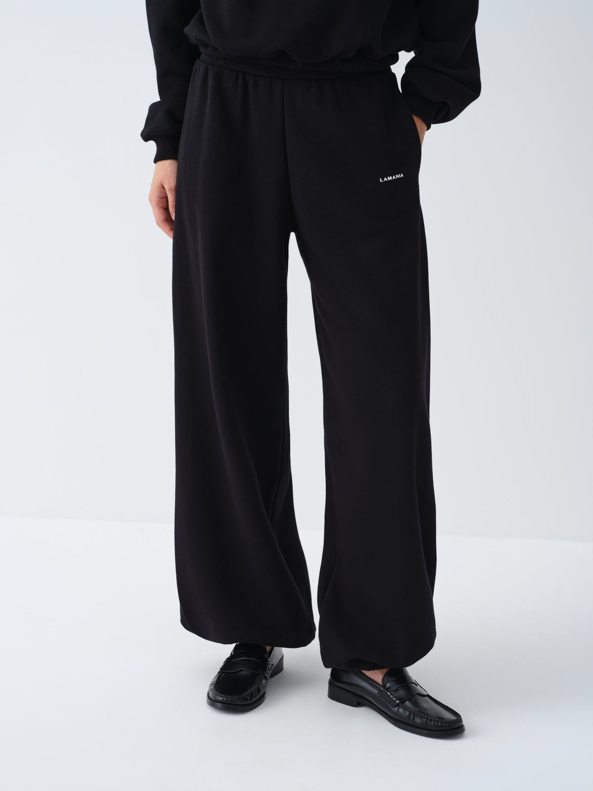 ALYA BLACK SWEATPANTS