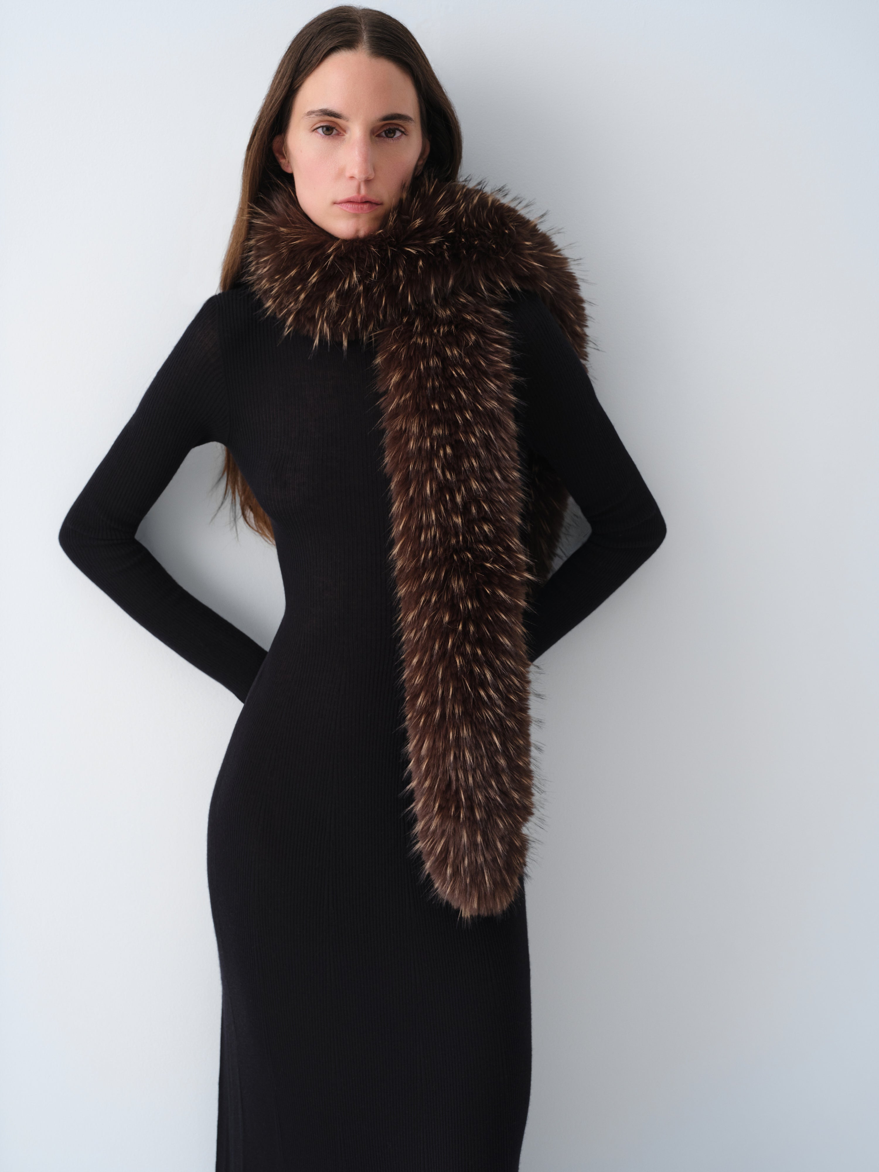 EIRA DARK CHOCOLATE SCARF