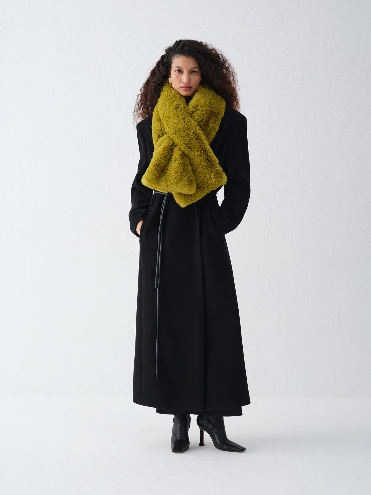 PELAGE OLIVE STOLE