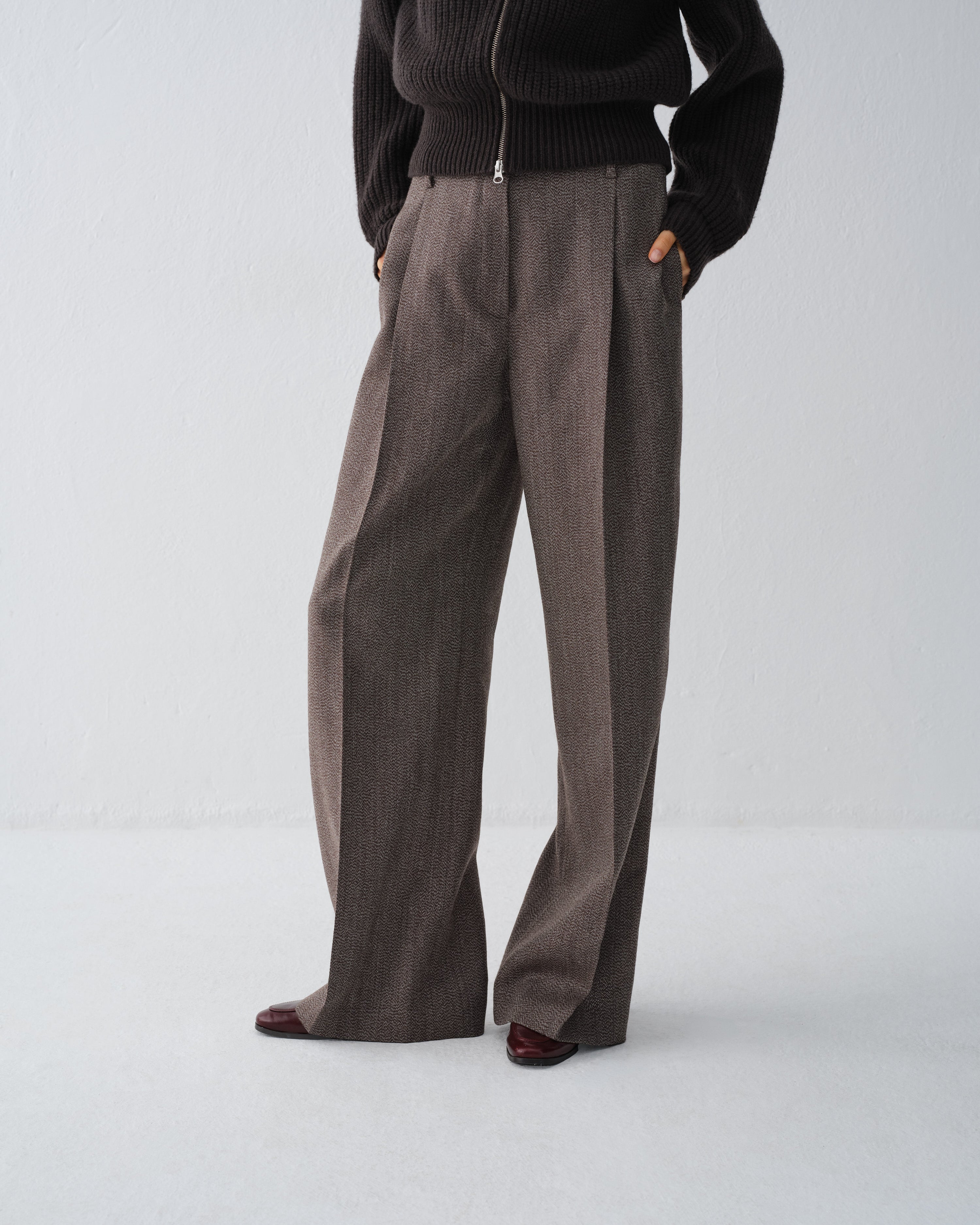 LOE BROWN SUIT TROUSERS