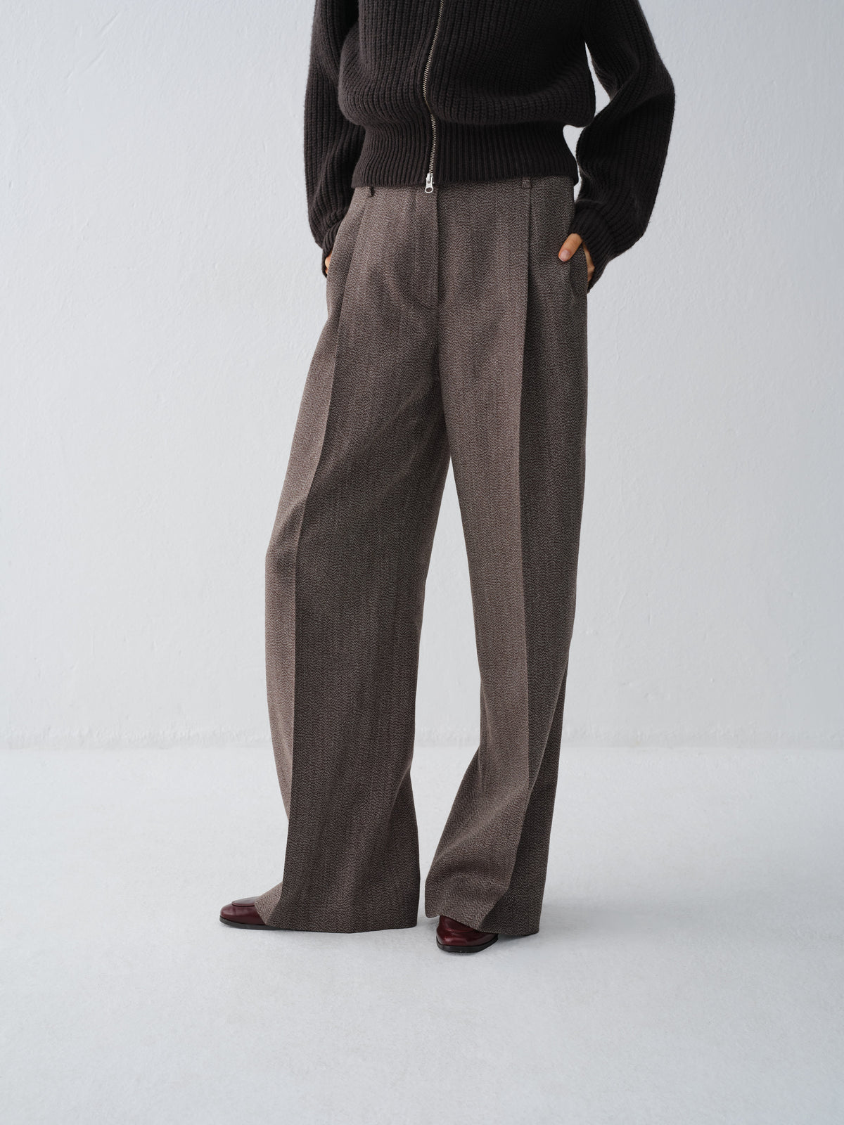 LOE BROWN SUIT TROUSERS