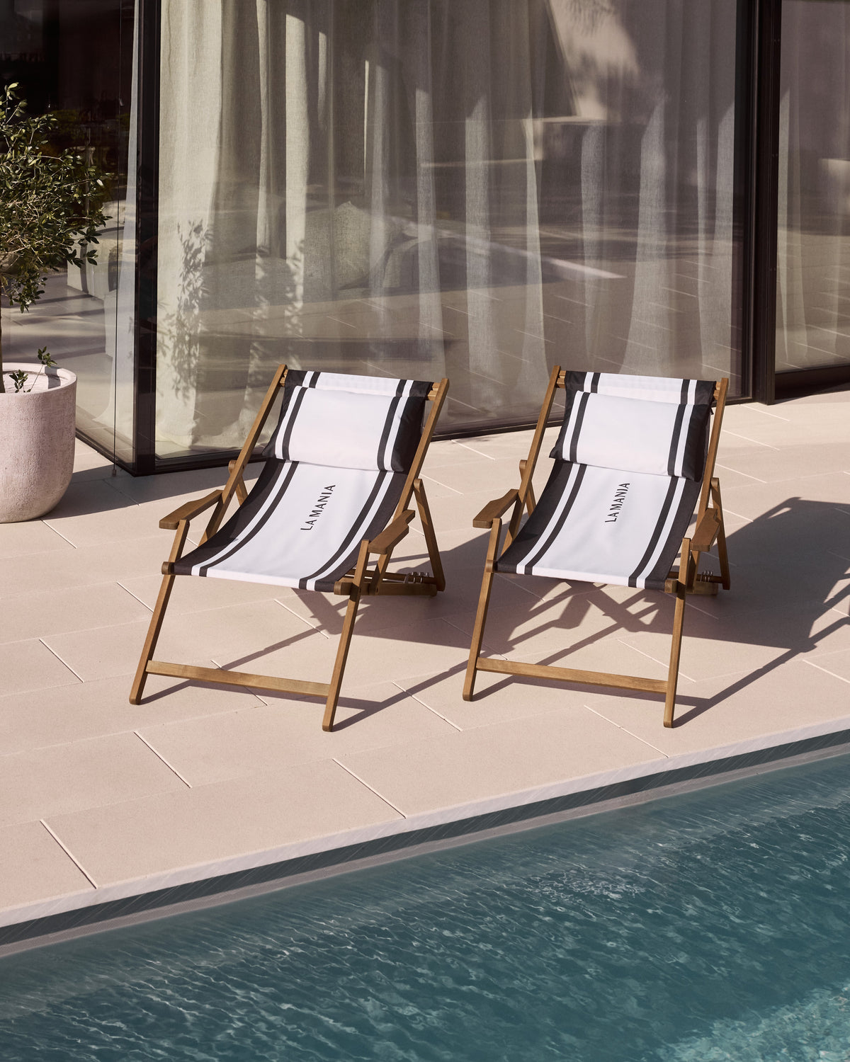 Lumia Lounge Chair