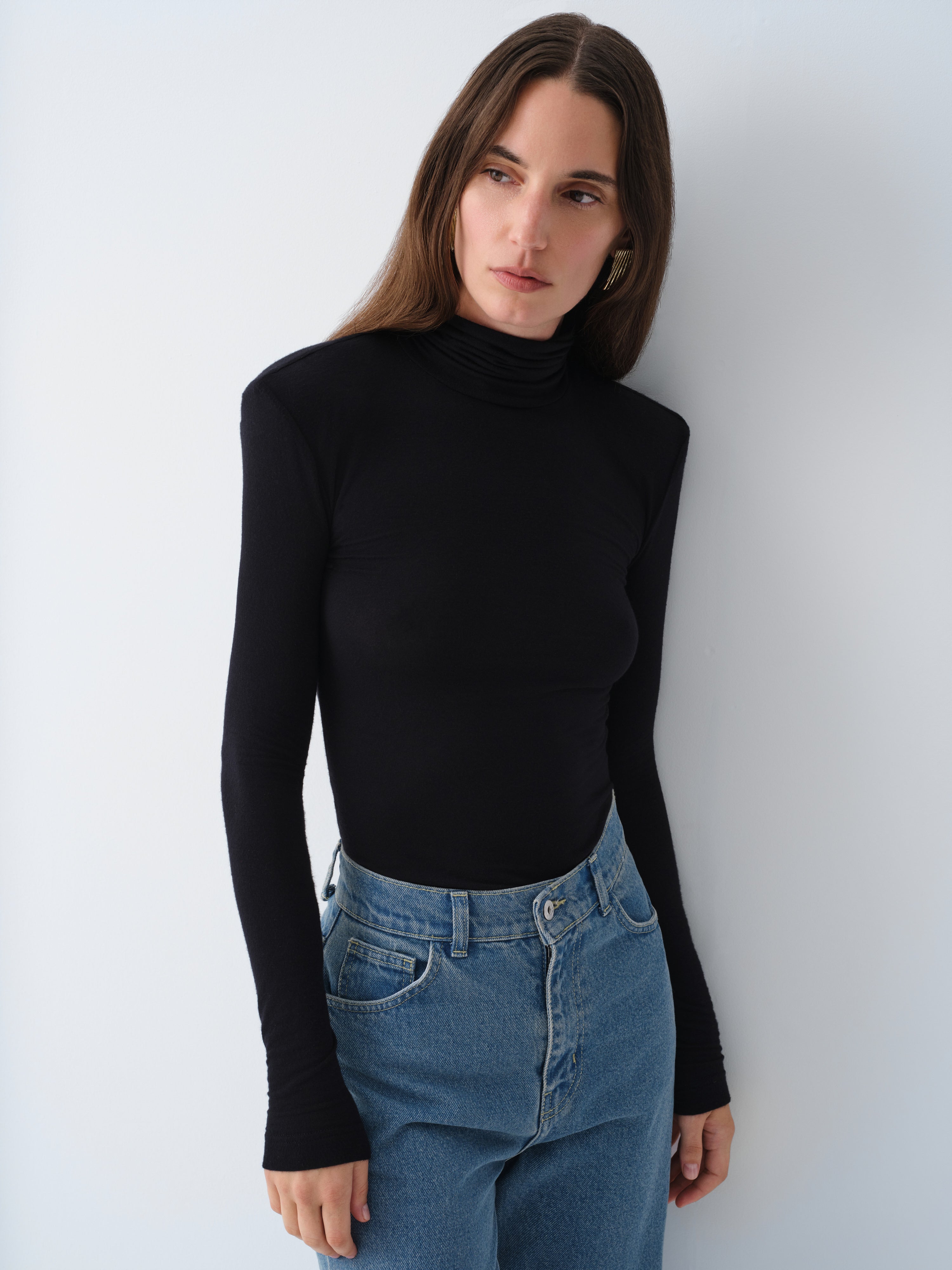MAICA BLACK TURTLENECK