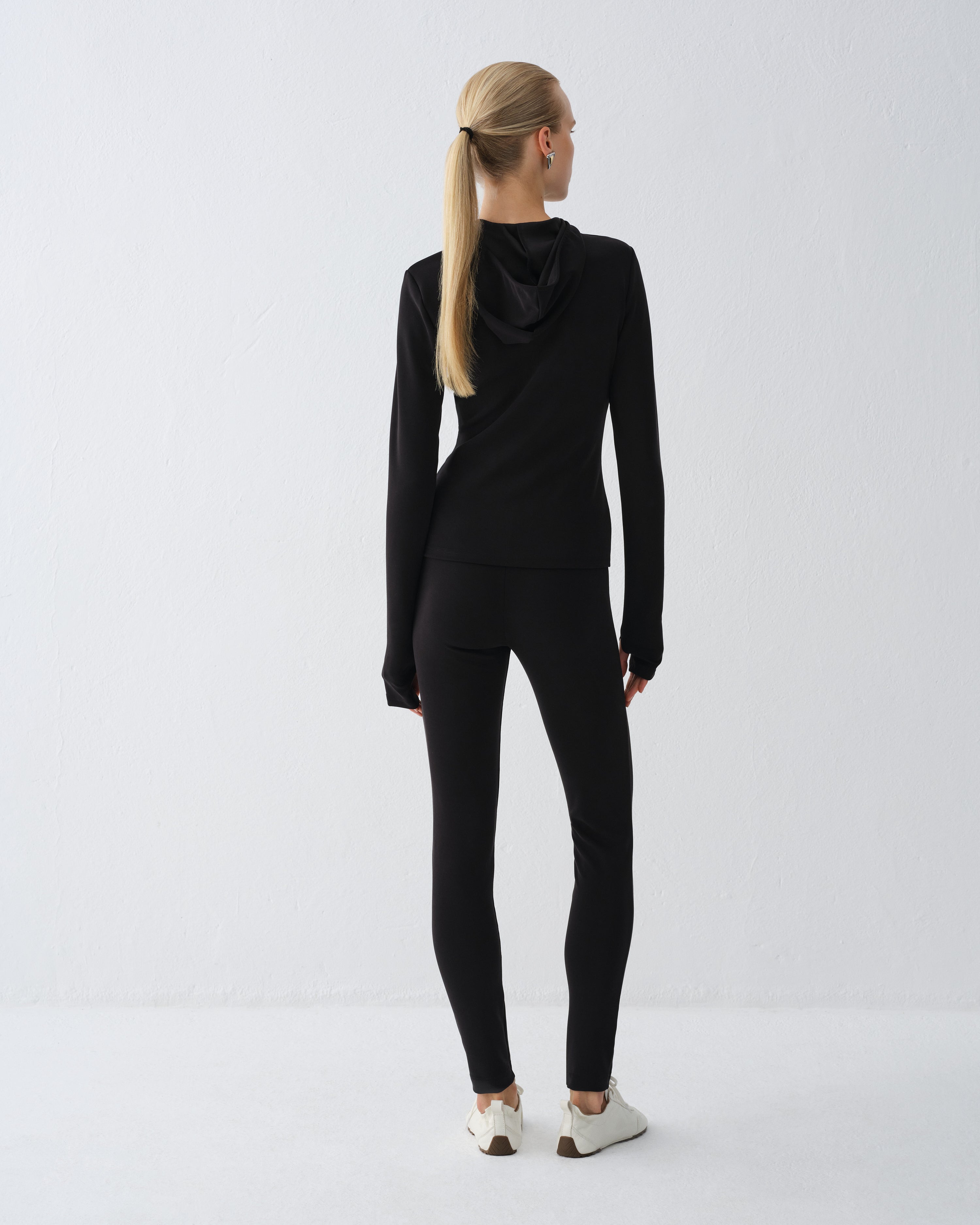BLUZA Z KAPTUREM MANDIE BLACK