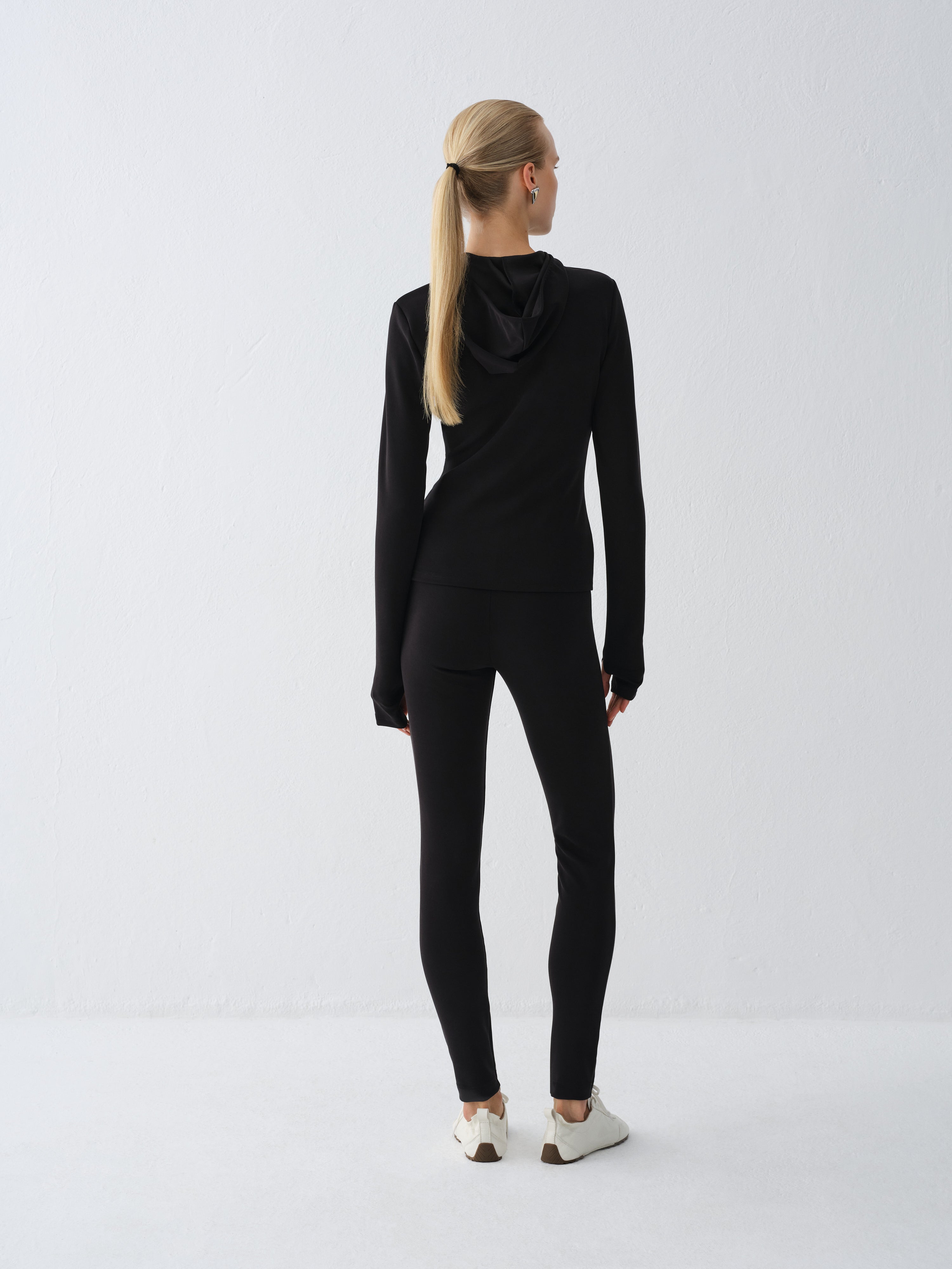 BLUZA Z KAPTUREM MANDIE BLACK