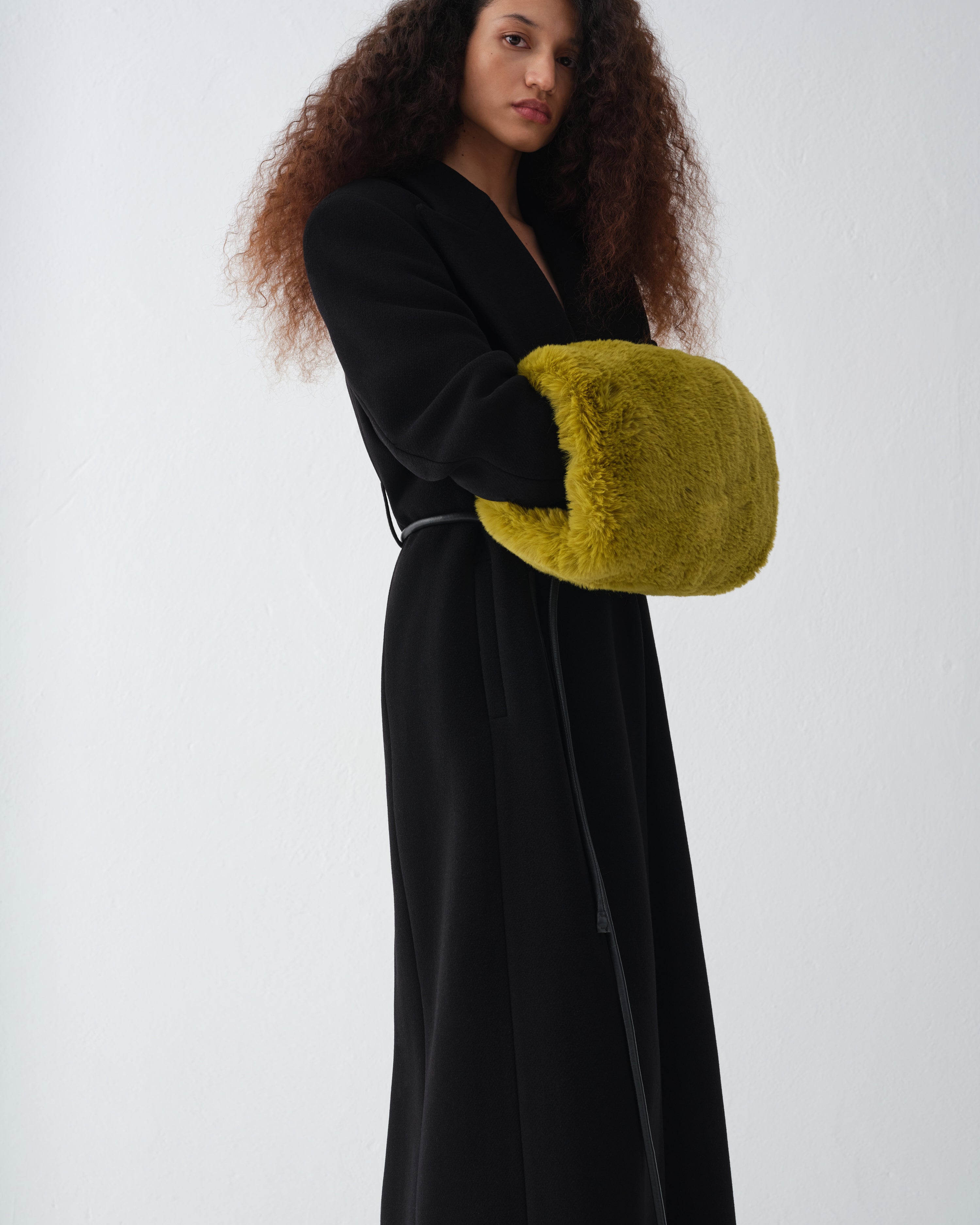MANSUR OLIVE MUFF
