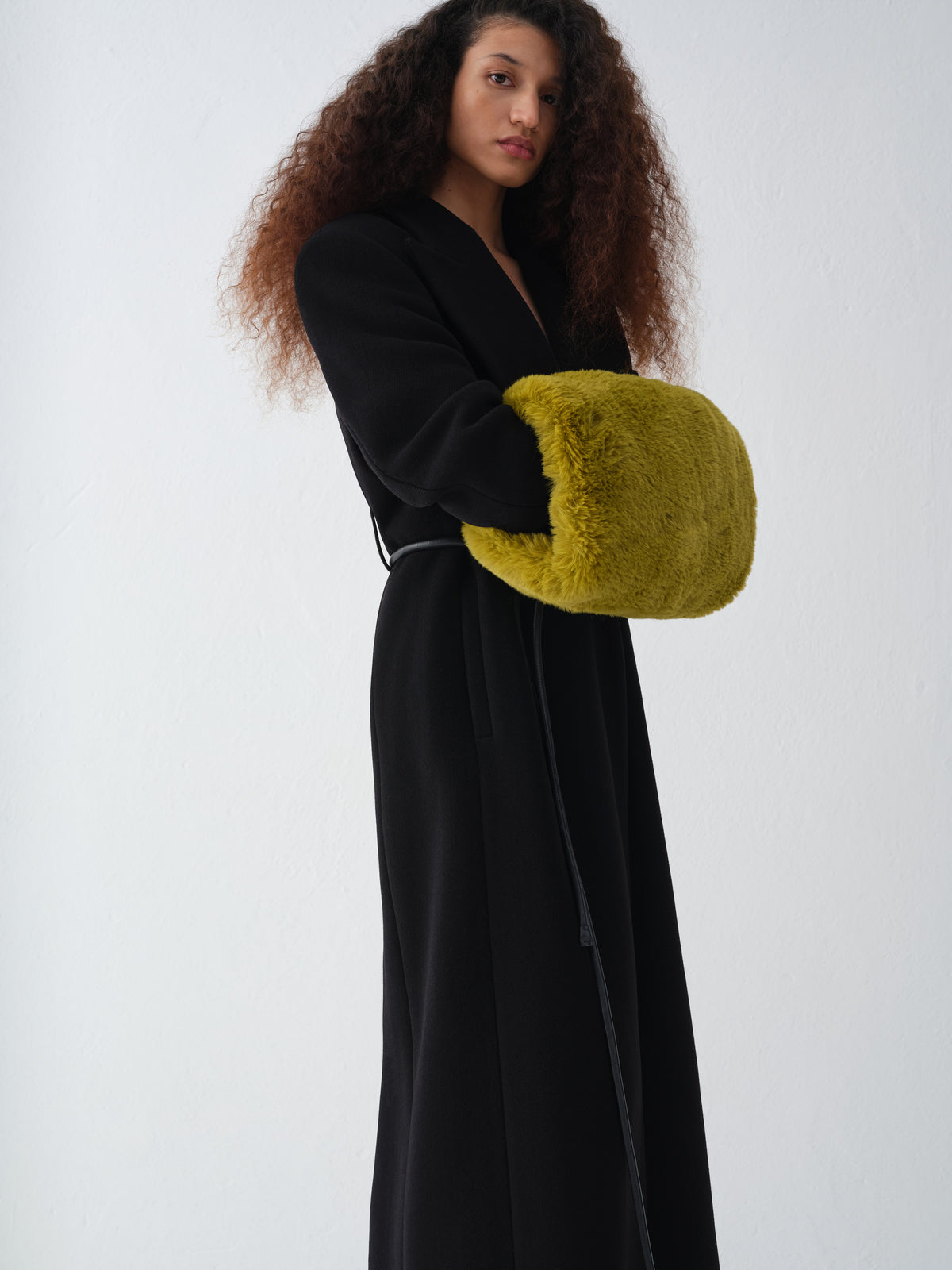 MANSUR OLIVE MUFF

