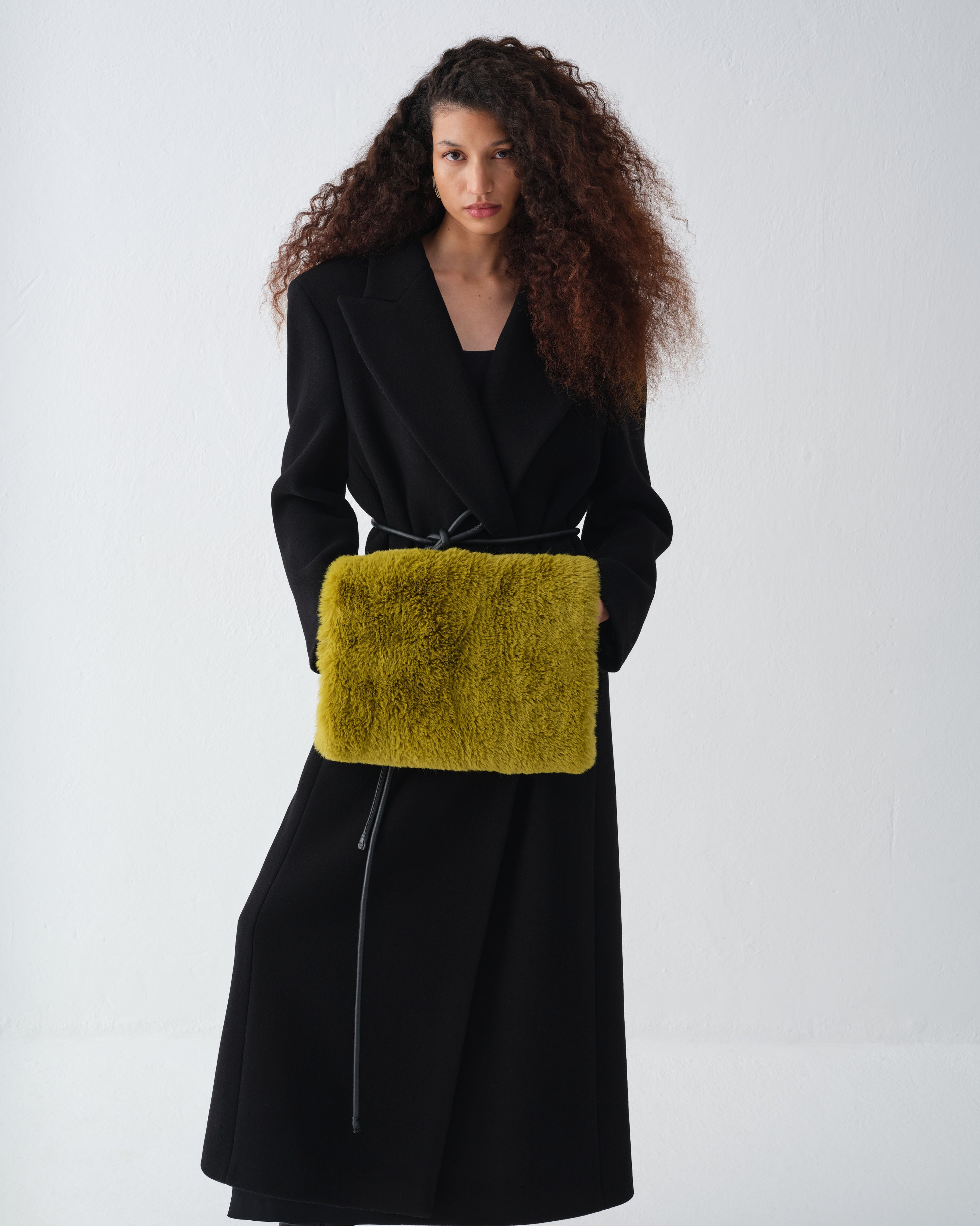 MANSUR OLIVE MUFF
