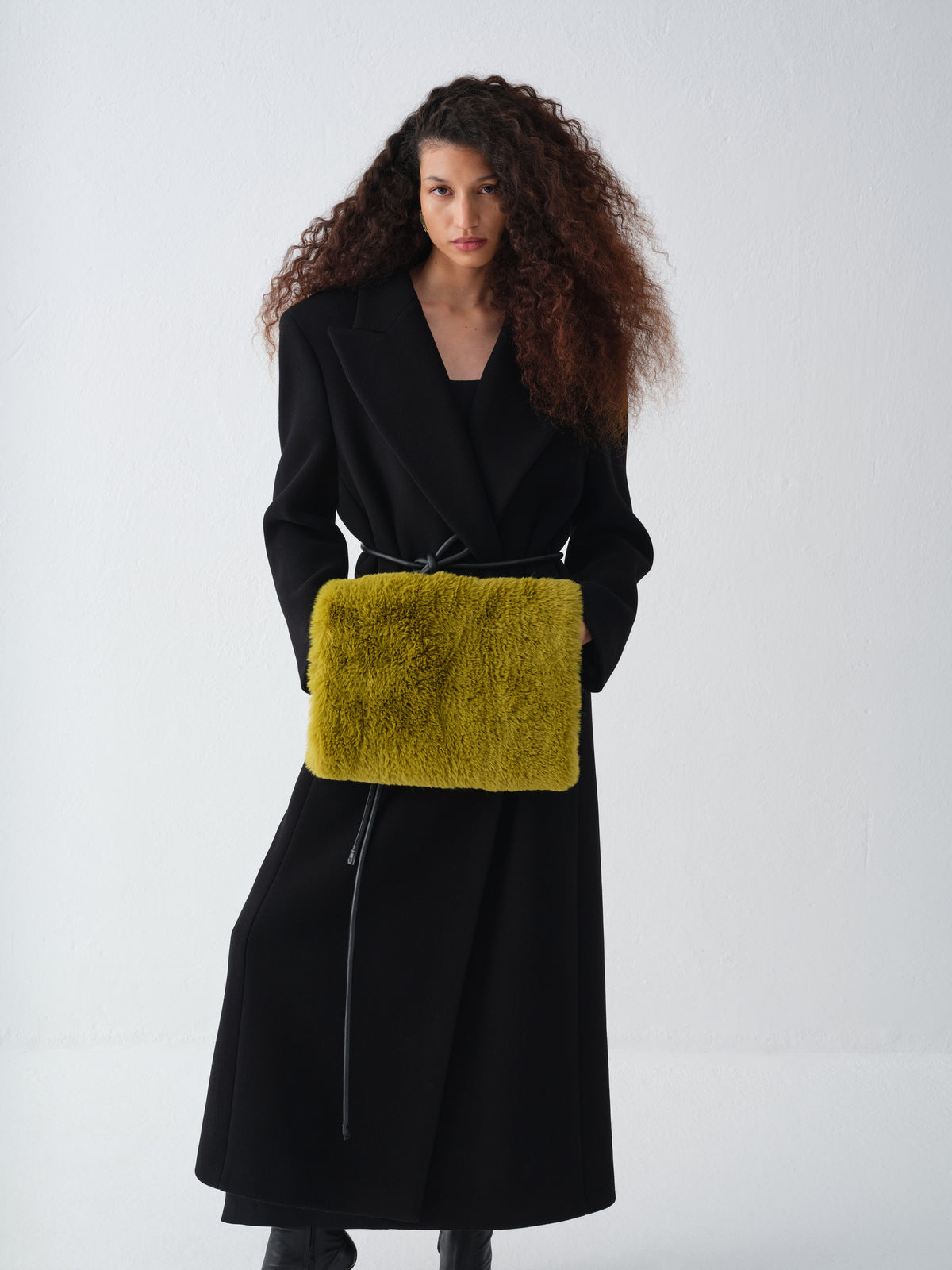 MANSUR OLIVE MUFF
