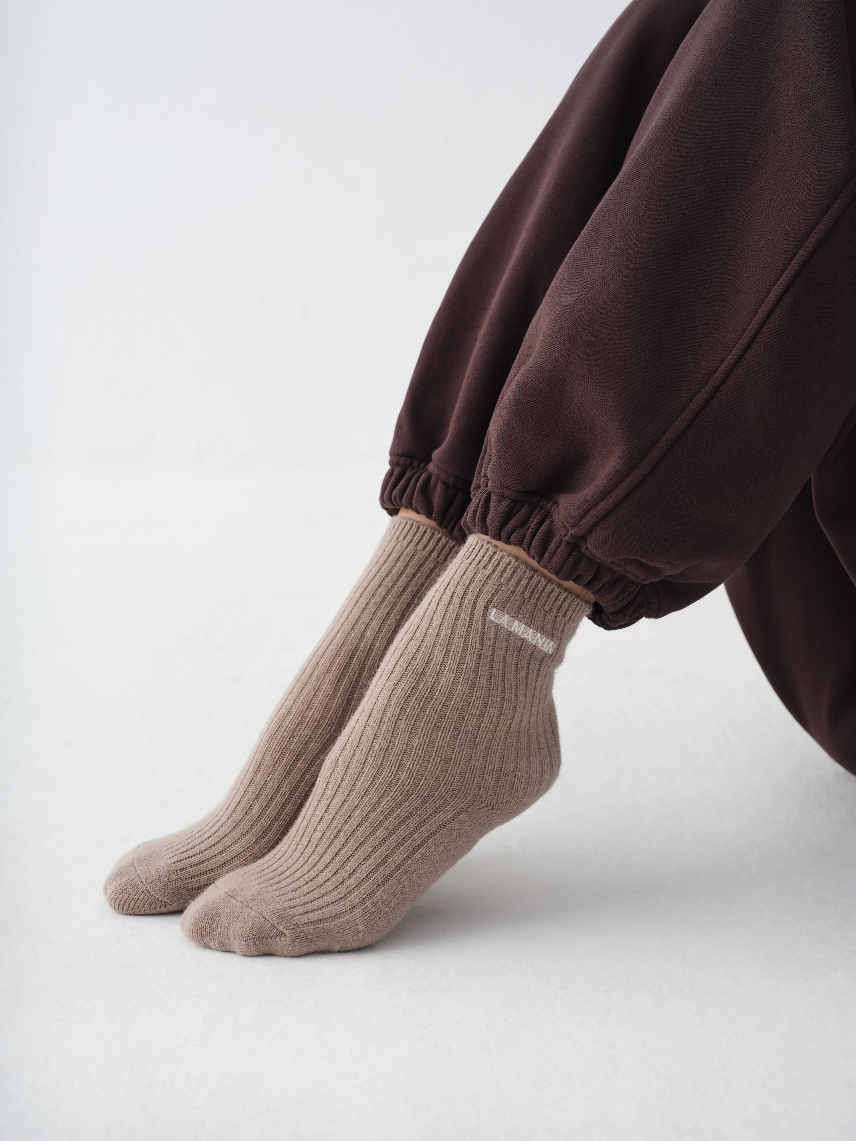 NICOLO TAUPE SOCKS