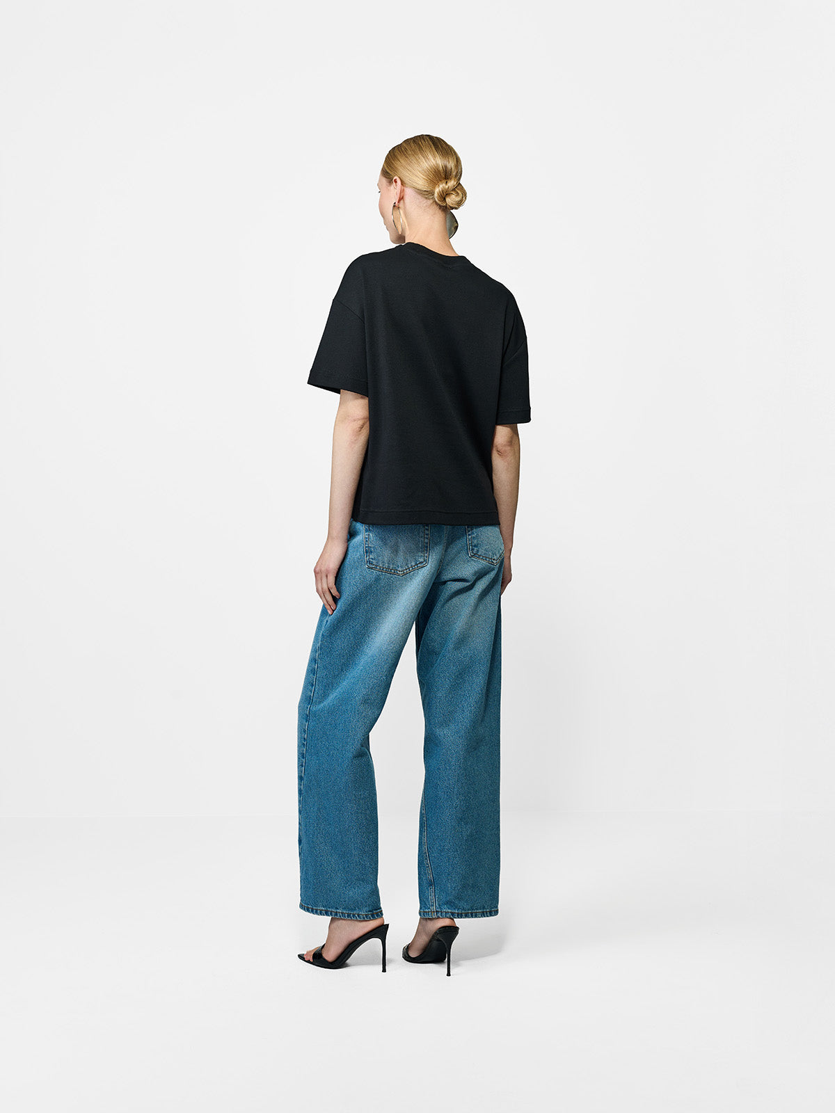 T-SHIRT AVE BLACK
