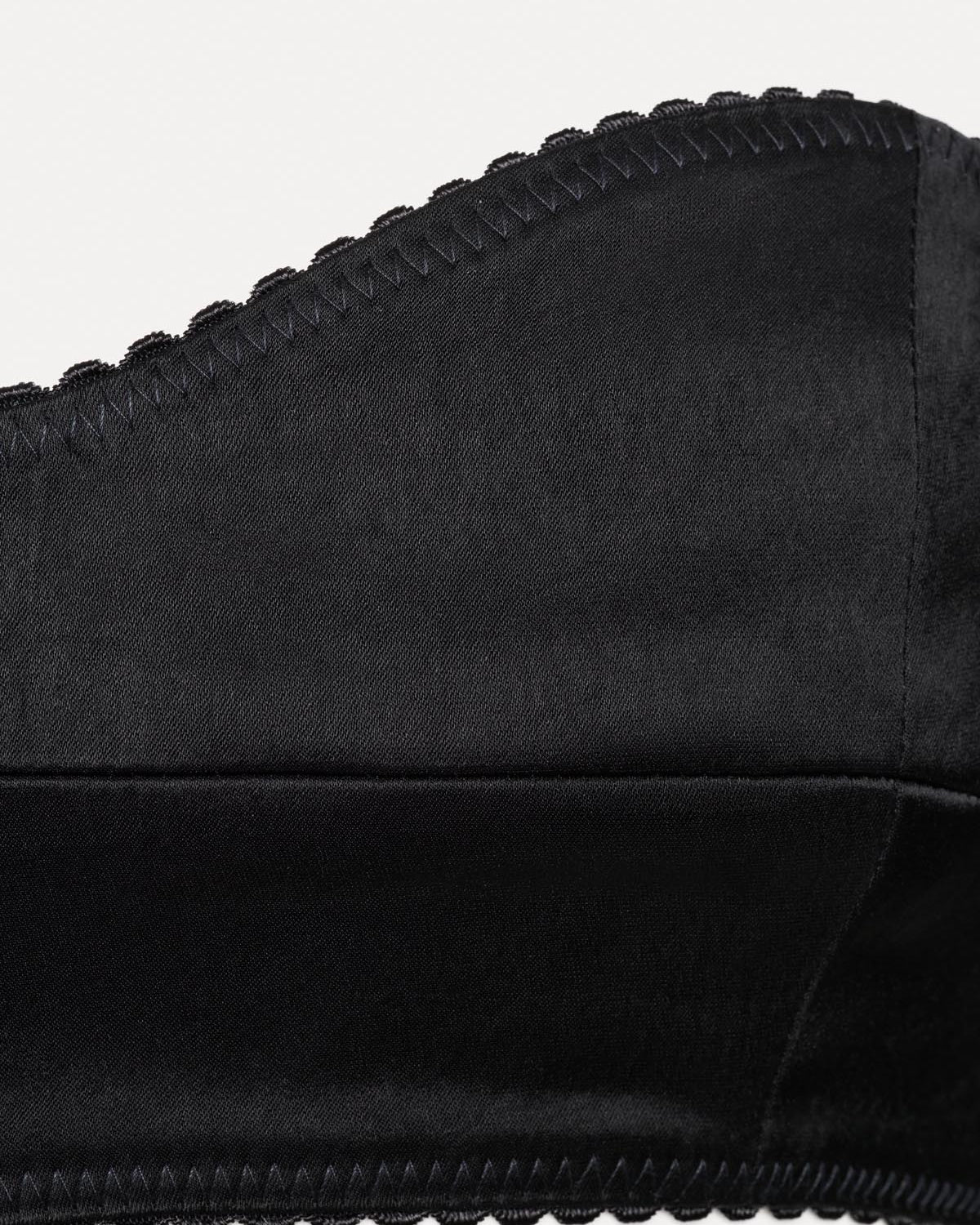 TOP MIYU BLACK