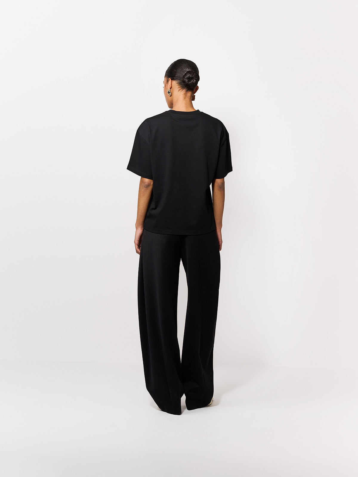 T-SHIRT RIHO BLACK