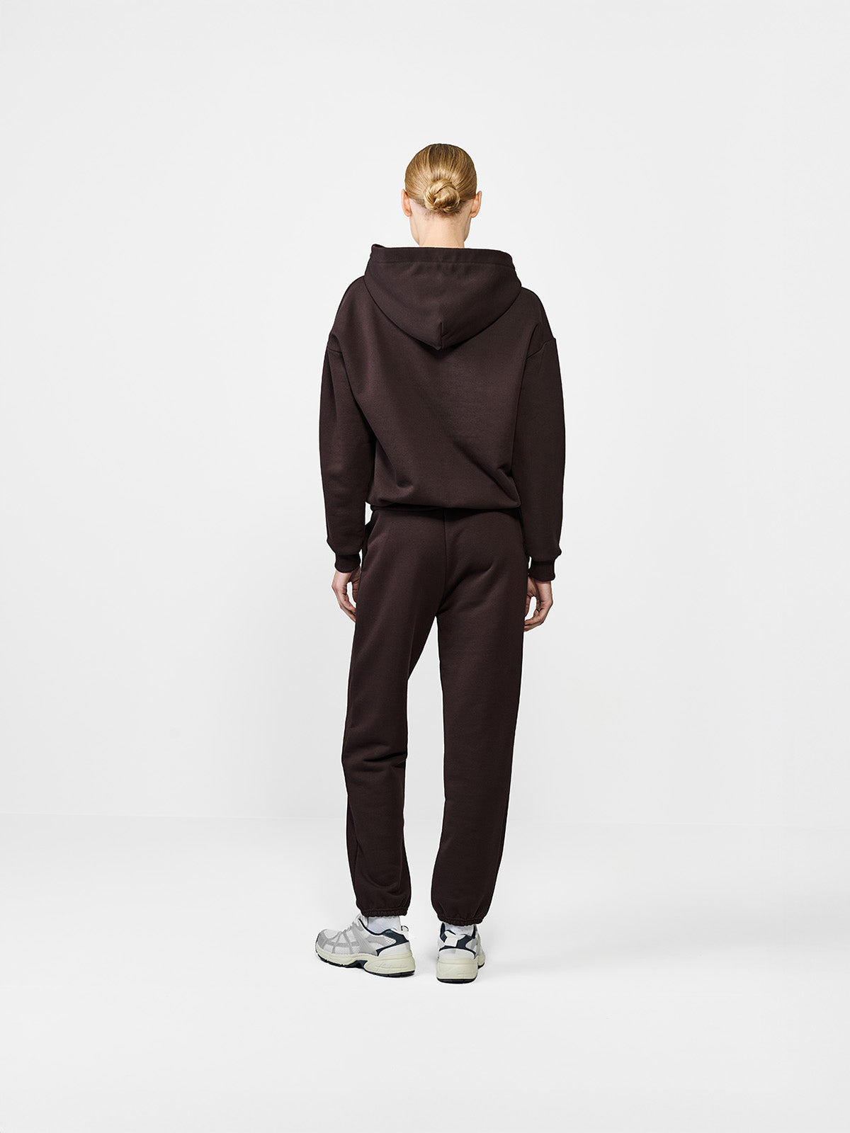 BLUZA Z KAPTUREM TRACK DARK CHOCOLATE