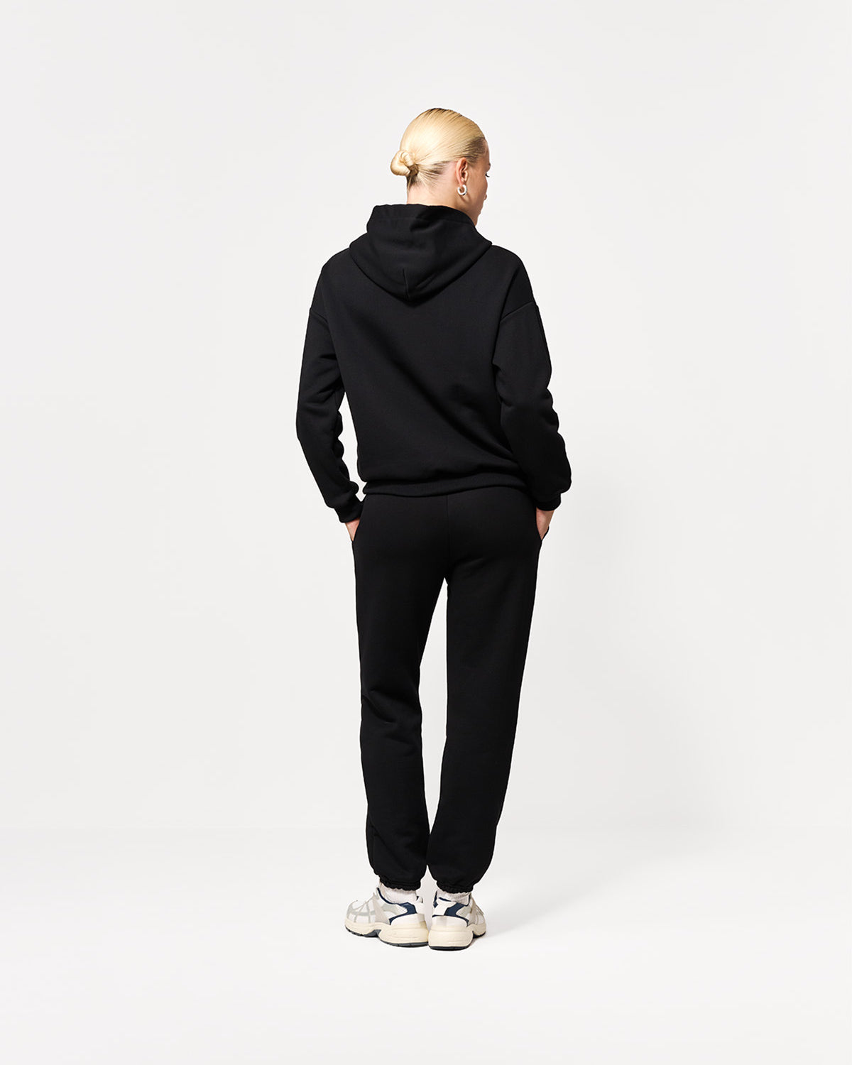 BLUZA Z KAPTUREM TRACK BLACK