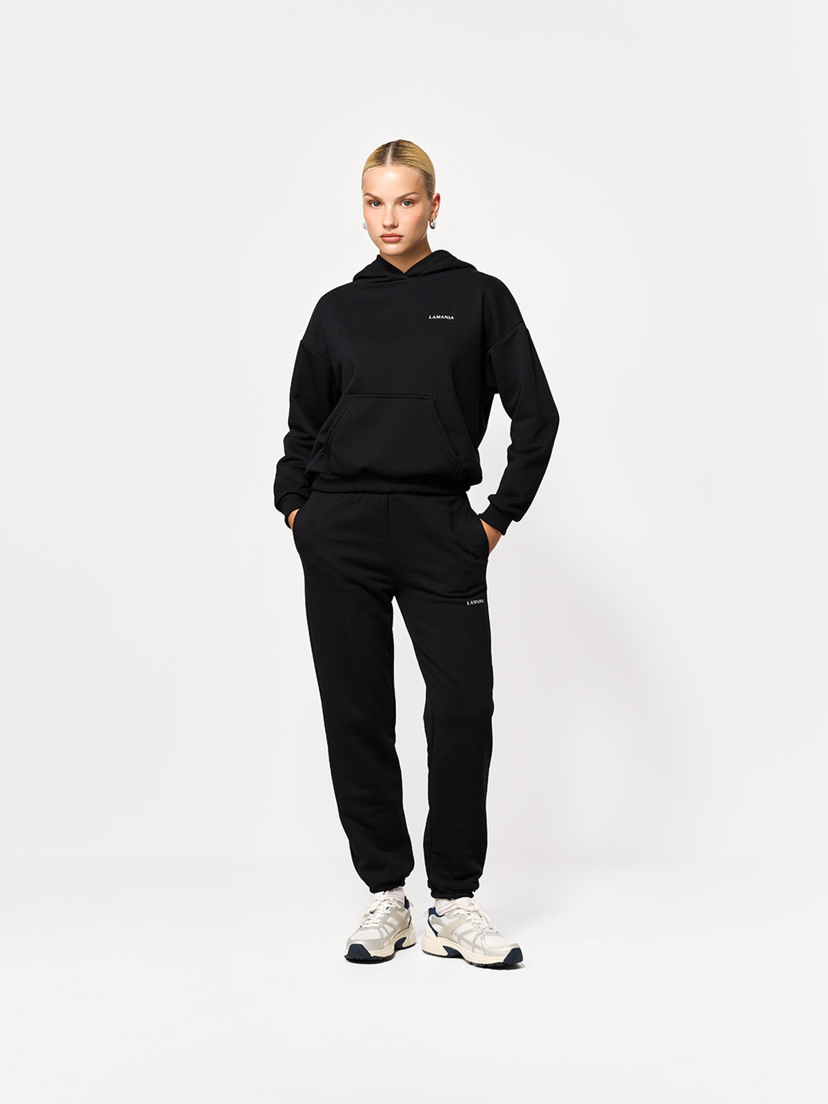 BLUZA Z KAPTUREM TRACK BLACK